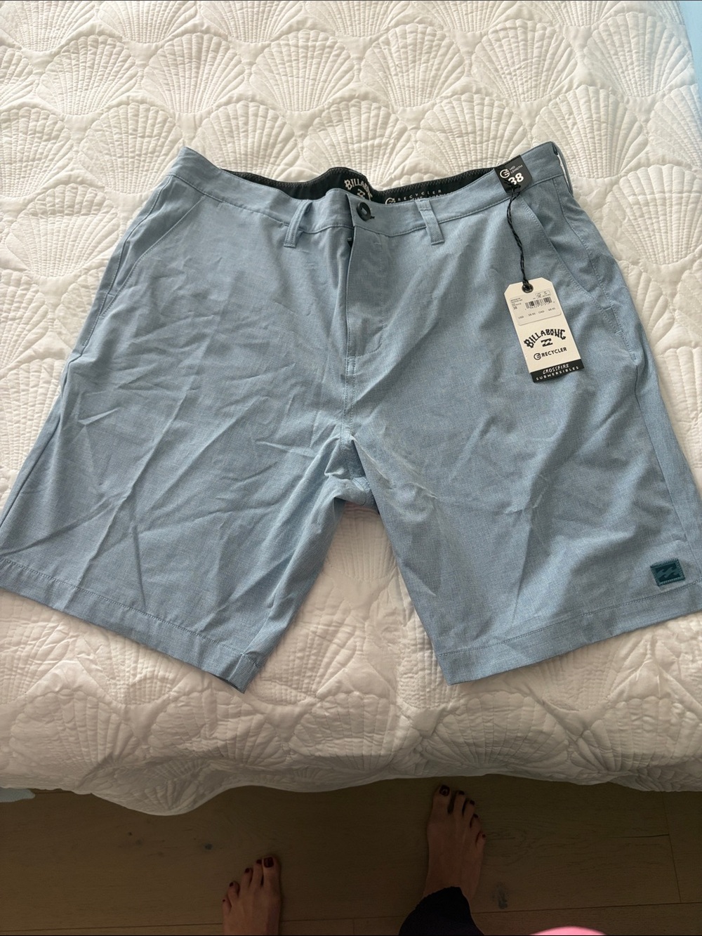 Billabong shorts 38 NWT